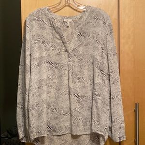 Women’s black and white top